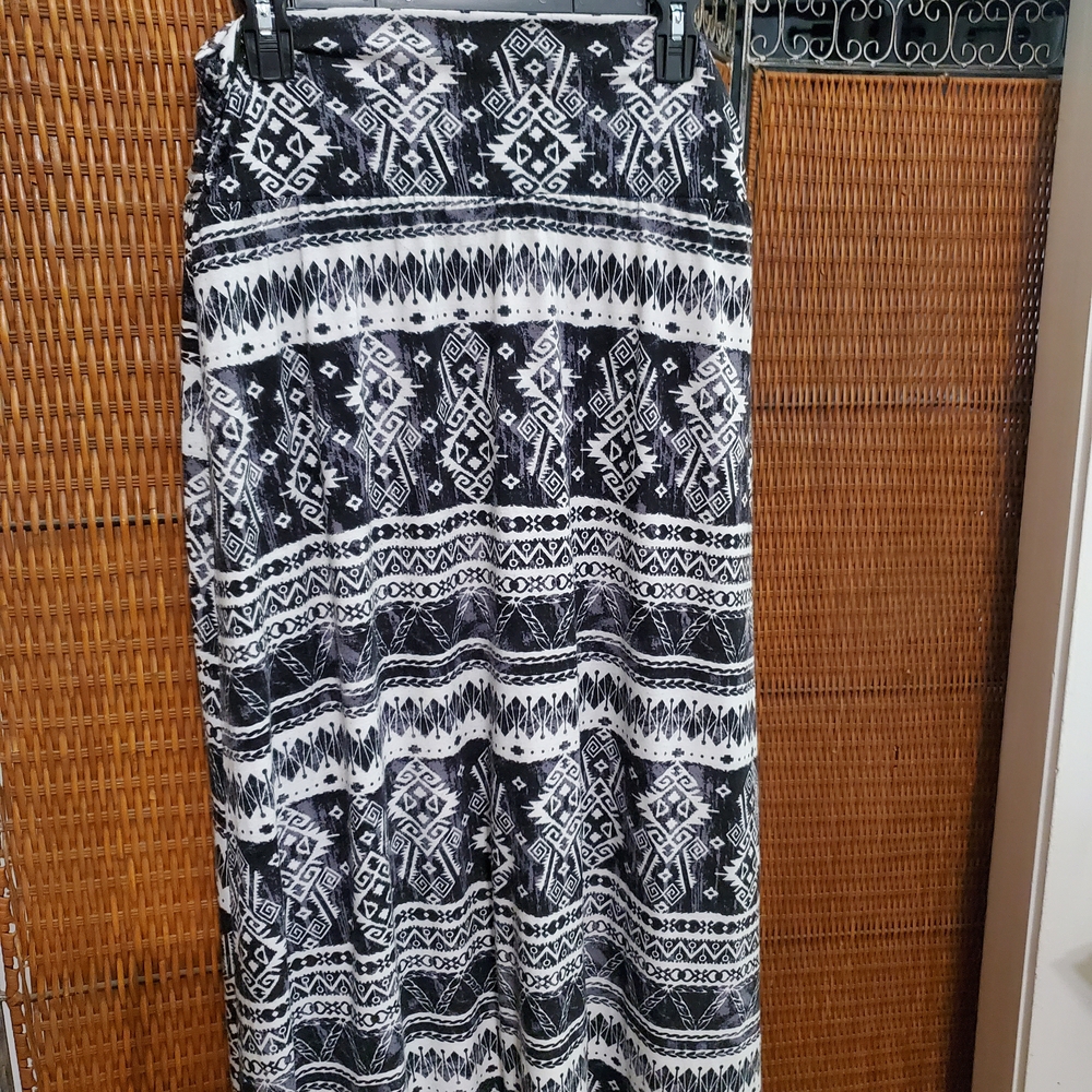 Joe Benbasset Black and White Geometric Maxi Skirt